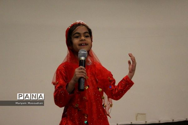 برگزاری جشن میلاد حضرت فاطمه زهرا (س) و بزرگداشت مقام زن توسط آموزشگاه استثنایی کوثر و کوشا