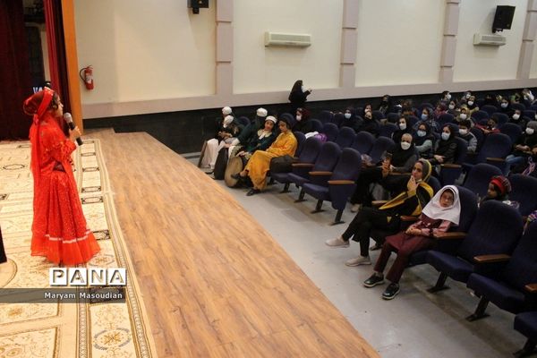 برگزاری جشن میلاد حضرت فاطمه زهرا (س) و بزرگداشت مقام زن توسط آموزشگاه استثنایی کوثر و کوشا