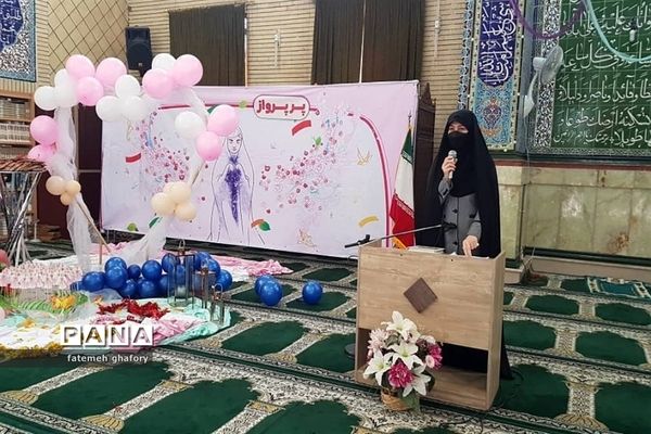 جشن تکلیف دانش‌آموزان پایه سوم دبستان لاله‌های انقلاب در مسجد ولیعصر دماوند