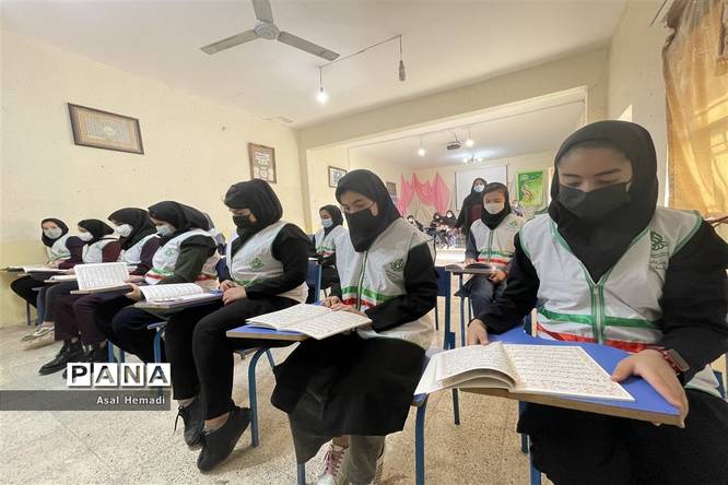 حدیث خوانی دانشآموزان پیشتاز دبیرستان وحدت