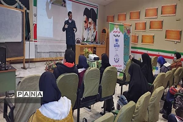 برگزاری دوره آموزشی دانش‌آموزان خبرنگار پیشتاز و پانا در ناحیه 4 کرج