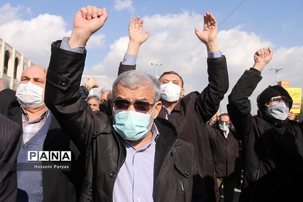 راهپیمایی  نمازگزاران تهرانی در حمایت از مردم مظلوم یمن
