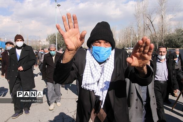 راهپیمایی  نمازگزاران تهرانی در حمایت از مردم مظلوم یمن