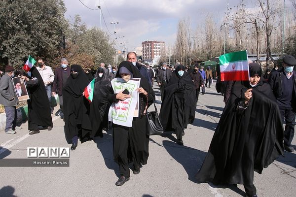 راهپیمایی  نمازگزاران تهرانی در حمایت از مردم مظلوم یمن