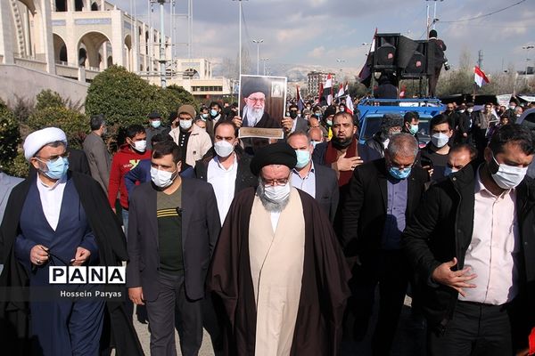 راهپیمایی  نمازگزاران تهرانی در حمایت از مردم مظلوم یمن