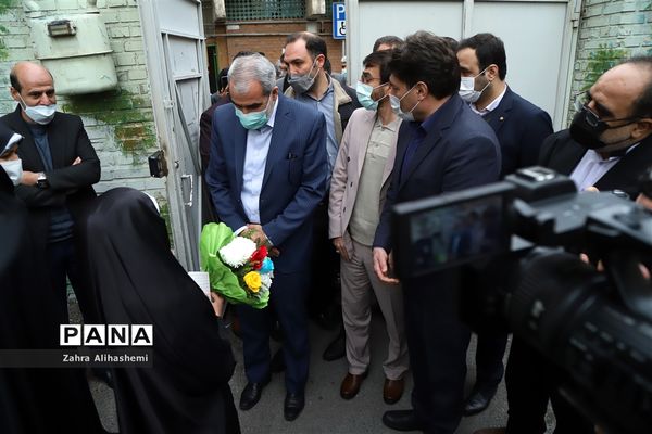 آیین نواختن زنگ گلبانگ انقلاب اسلامی ایران