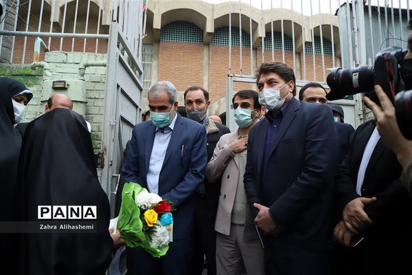 آیین نواختن زنگ گلبانگ انقلاب اسلامی ایران