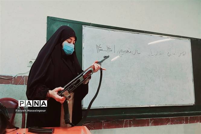 برگزاری دوره عملی دفاعی باز و بسته کردن سلاح در بهارستان دو