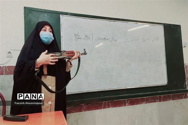 برگزاری دوره عملی دفاعی باز و بسته کردن سلاح در بهارستان دو