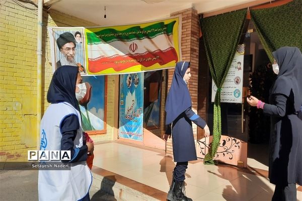 آماده‌سازی آموزشگاه شهید زهره‌وند به مناسبت ایام الله دهه فجر