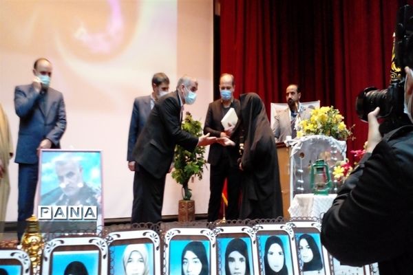 همایش "نیمکت‌های سوخته"