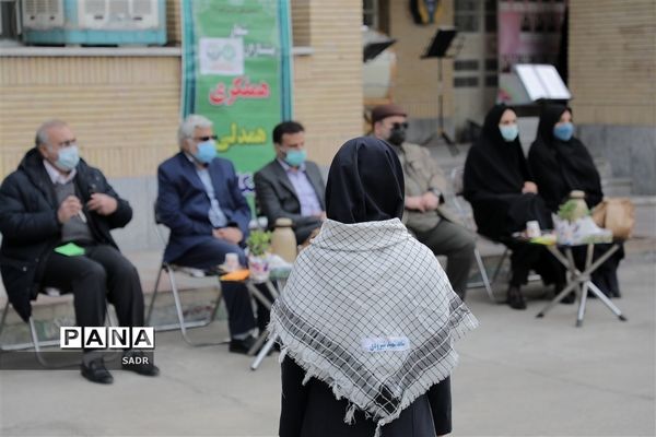 نواختن زنگ انقلاب در مشهد