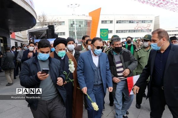 مراسم گلبانگ انقلاب در عرصه میدان شهدای مشهد