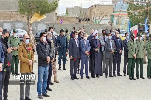 برگزاری ,مراسم نمادین گلباران ورود حضرت امام به میهن اسلامی در کاشمر