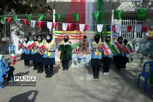برگزاری همایش یاوران انقلاب در مدارس ناحیه۶ مشهد مقدس