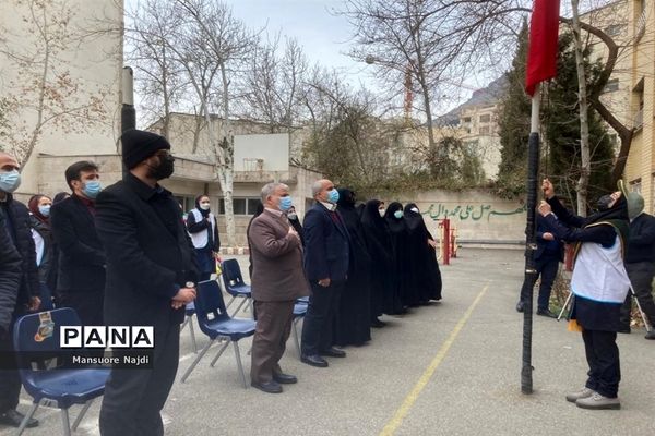 طنین انداز شدن زنگ انقلاب در هنرستان یادگار امام در جماران