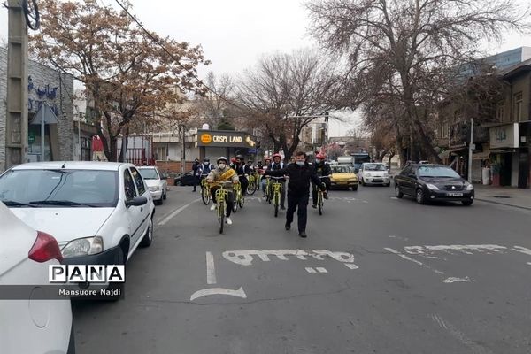 مانور میدانی تشکل‌های دانش‌آموزی یاوران انقلاب در منطقه 1