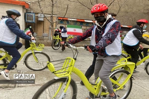 مانور میدانی تشکل‌های دانش‌آموزی یاوران انقلاب در منطقه 1