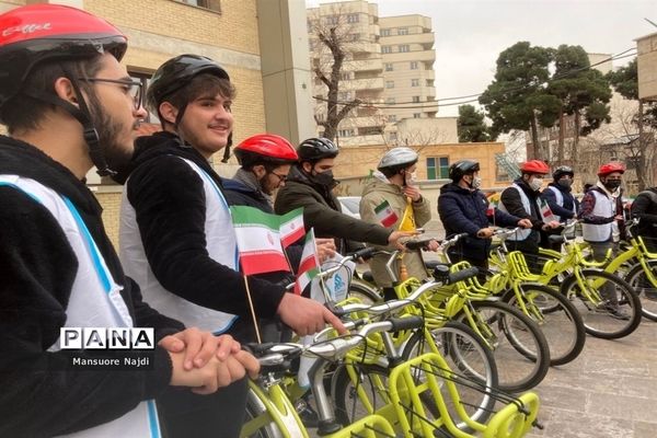 مانور میدانی تشکل‌های دانش‌آموزی یاوران انقلاب در منطقه 1