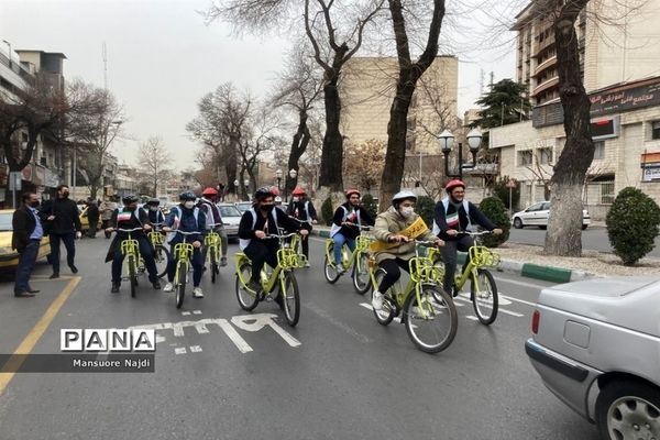 مانور میدانی تشکل‌های دانش‌آموزی یاوران انقلاب در منطقه 1