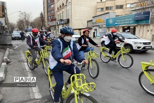 مانور میدانی تشکل‌های دانش‌آموزی یاوران انقلاب در منطقه 1