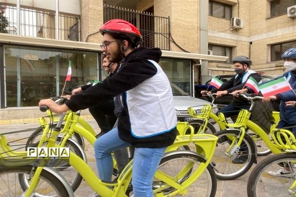 مانور میدانی تشکل‌های دانش‌آموزی یاوران انقلاب در منطقه 1