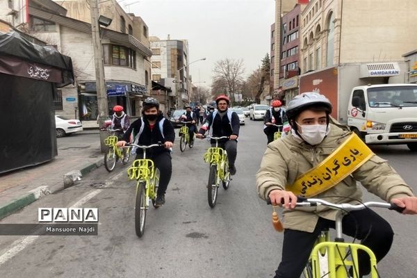 مانور میدانی تشکل‌های دانش‌آموزی یاوران انقلاب در منطقه 1