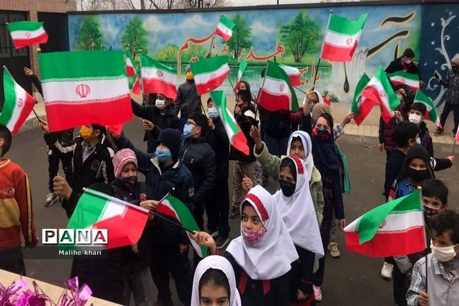 شور و شوق جشن‌های انقلاب در مدارس جوادآباد