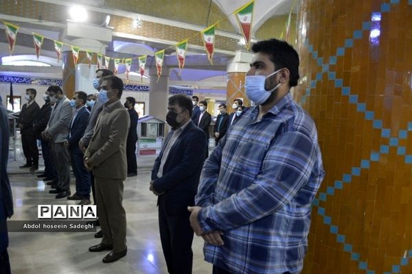 عطر افشانی قبور مطهر شهدا به مناسبت  ایام الله دهه فجر در بوشهر