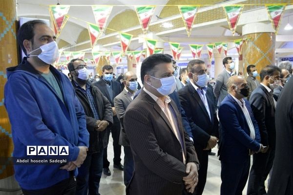 عطر افشانی قبور مطهر شهدا به مناسبت  ایام الله دهه فجر در بوشهر