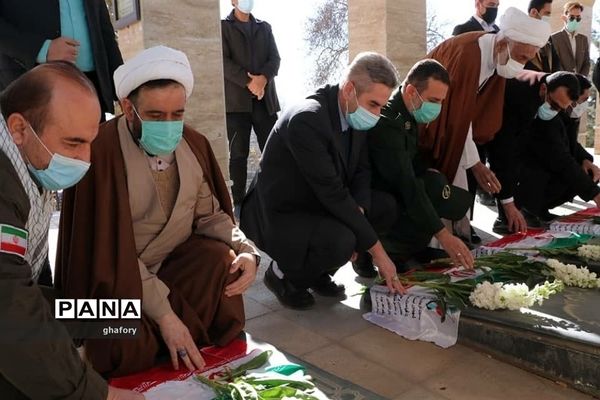 مزار شهدای گرانقدر شهرستان دماوند غبارروبی و عطرافشانی شد