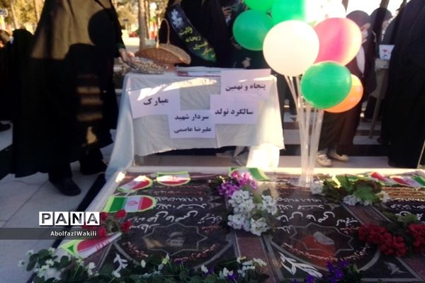 مهمانی لاله‌ها در  زیارتگاه شهید مدرس کاشمر