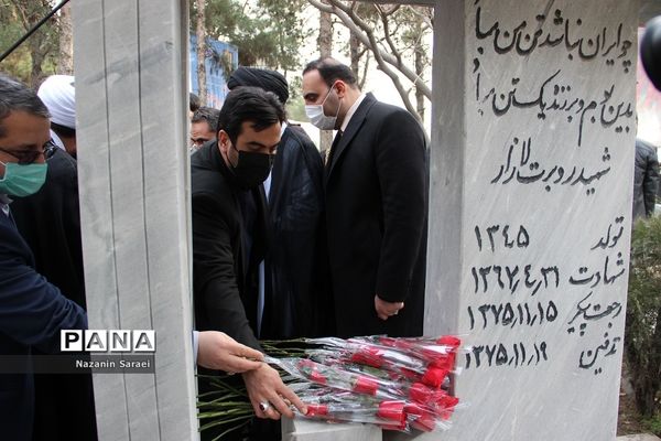 شانزدهمین آیین ملی عطرافشانی و گلباران مزارشهدای ادیان توحیدی در اسلامشهر