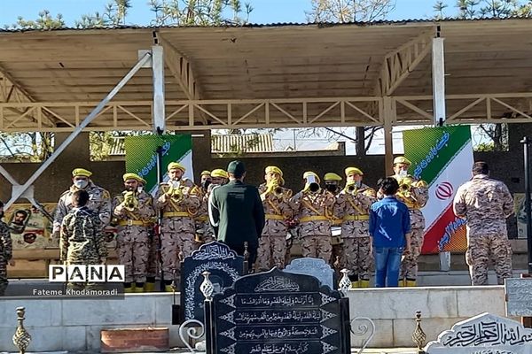 عطرافشانی و غبارویی قبور مطهر شهدا در شیراز