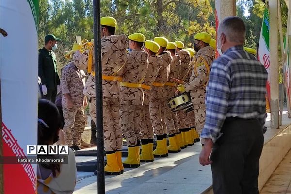 عطرافشانی و غبارویی قبور مطهر شهدا در شیراز