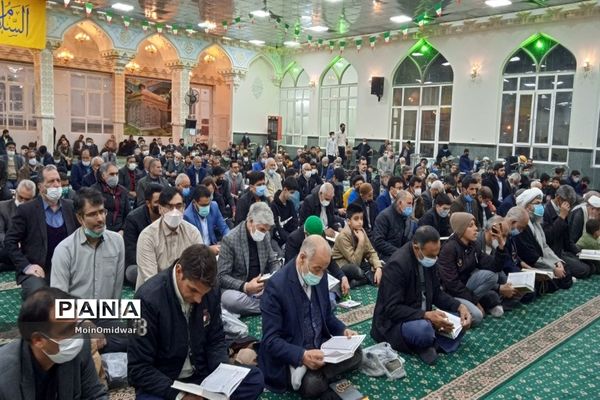 محفل انس با قرآن کریم به مناسبت دهه فجر در امامزاده سید حمزه شهرستان کاشمر