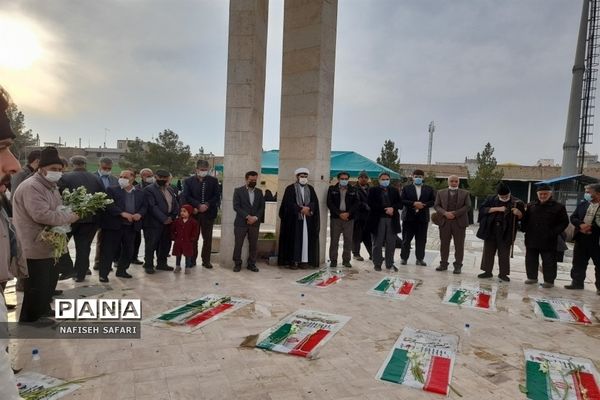 آیین مهمانی لاله ها در قم به مناسبت دهه فجر-2