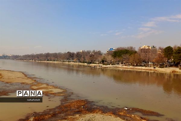 استقبال شهروندان اصفهانی از بازگشایی زاینده‌رود خروشان