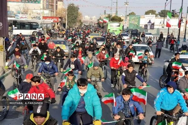 همایش دوچرخه‌سواری نوجوانان گرامیداشت دهه فجر در قم