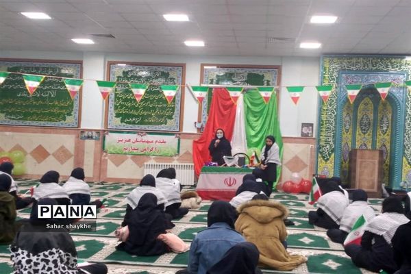 گرامیداشت دهه مبارک فجر در مدارس ملارد