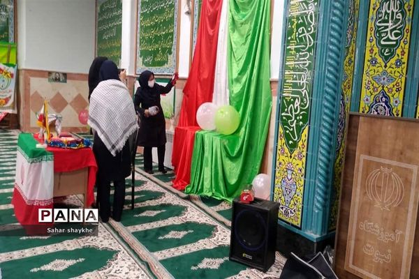 گرامیداشت دهه مبارک فجر در مدارس ملارد