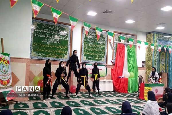 گرامیداشت دهه مبارک فجر در مدارس ملارد