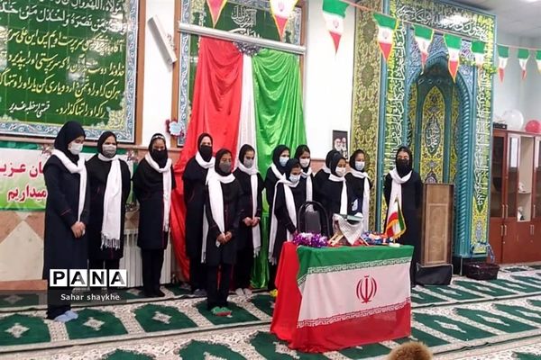 گرامیداشت دهه مبارک فجر در مدارس ملارد