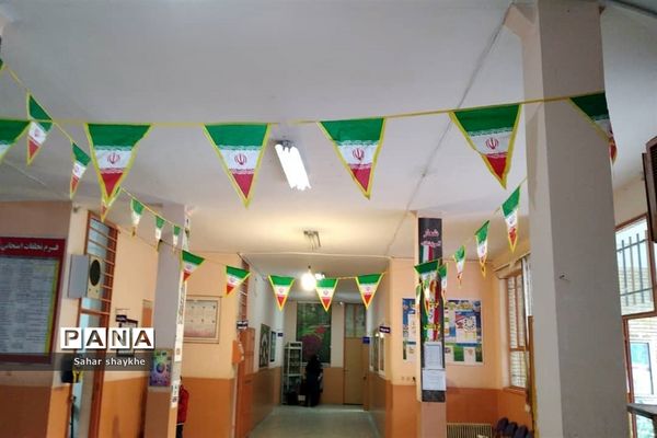 گرامیداشت دهه مبارک فجر در مدارس ملارد