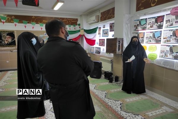 بازدید مسئول اتحادیه انجمن‌های اسلامی دانش‌آموزان مازندران از نمایشگاه مدرسه انقلاب در گلوگاه