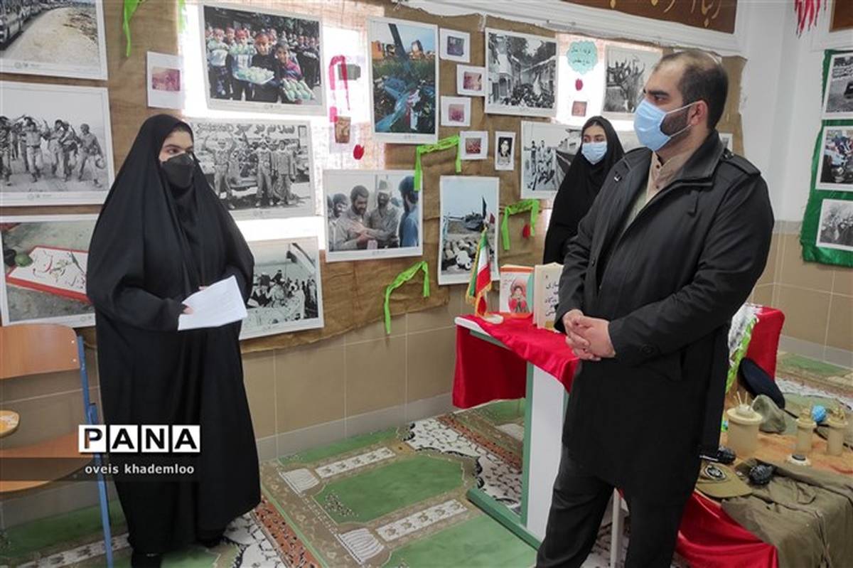 بازدید مسئول اتحادیه انجمن‌های اسلامی دانش‌آموزان مازندران از نمایشگاه مدرسه انقلاب در گلوگاه