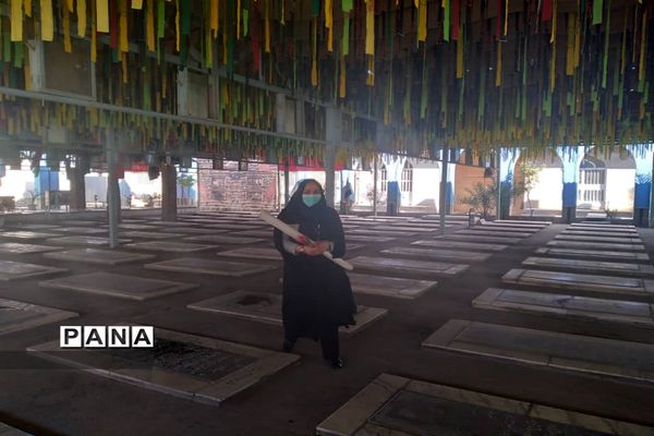 مراسم عطر افشانی و غبار روبی مزار شهدا در اهواز