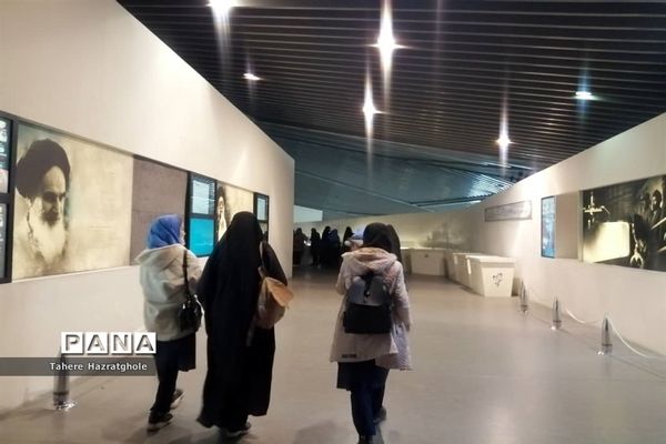 بازدید دانش‌آموزان بسیجی شهرستان ملارد از باغ موزه دفاع مقدس تهران