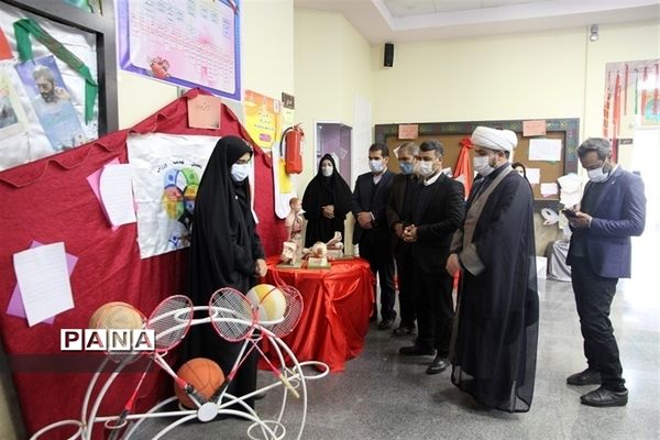 افتتاحیه نمایشگاه مدرسه انقلاب