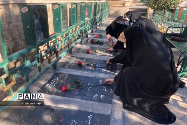 یاوران انقلاب منطقه یک در میهمانی لاله‌ها